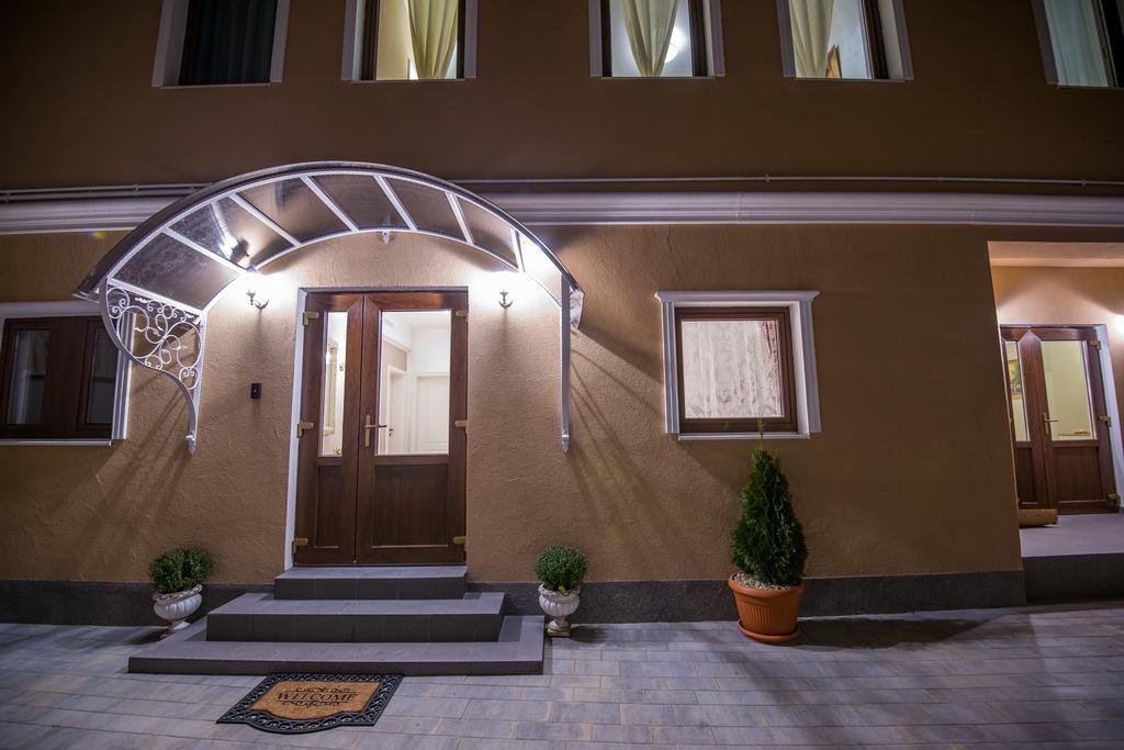 French Boutique Hotel Brasov Exterior photo